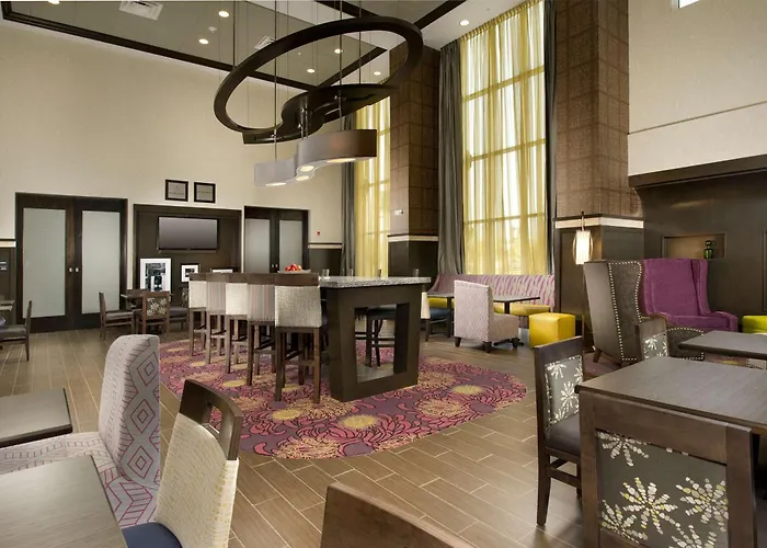 Hampton Inn & Suites - Buffalo Airport