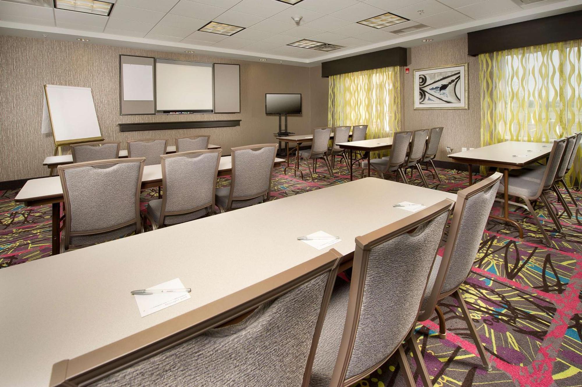 Hotel Hampton & - Buffalo Airport