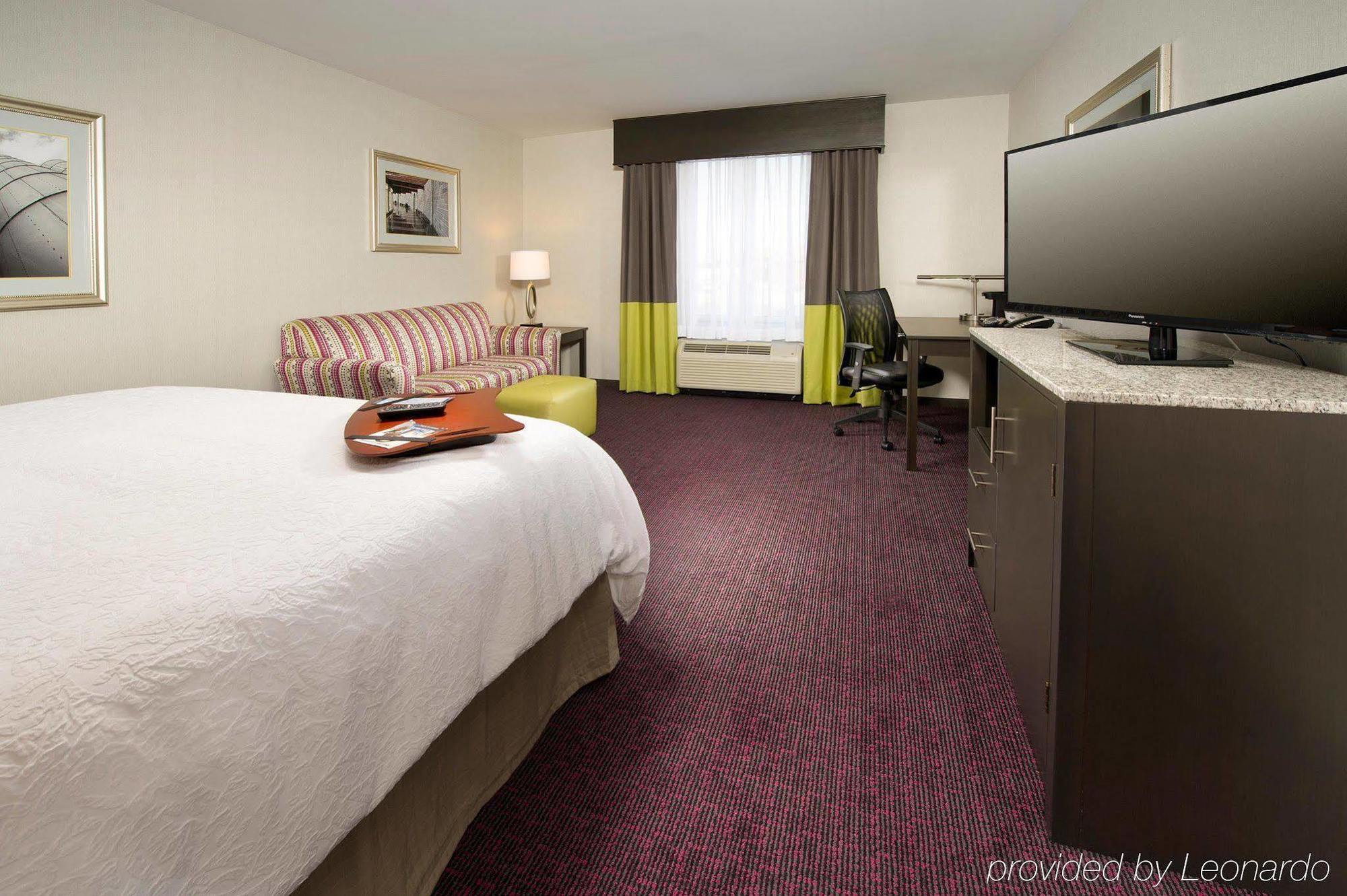 Hampton & - Buffalo Airport 3*
